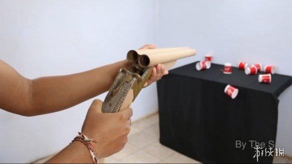 澳门49图库和旧玩具枪射出真子弹与